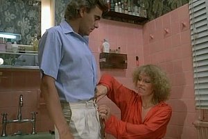 黄色视频东北老太婆开房不带套叫床