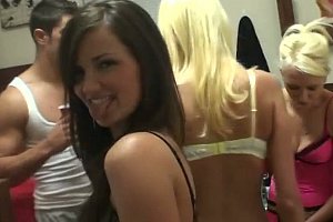 色暴力毛片zozozo